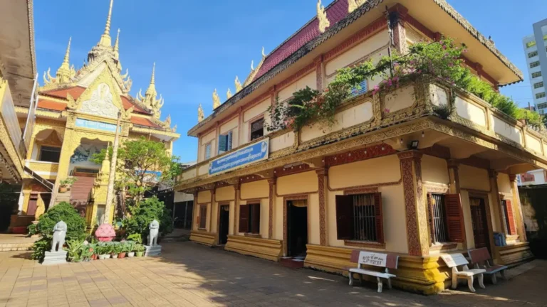 Muniransay Pagoda Can Tho: Vibrant Khmer Architecture & Cultural Center