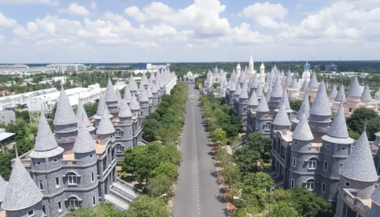 Ti & Ni Amusement Park: European Architecture & Thrilling Rides in Hau Giang