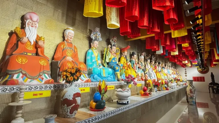 Quan Am Linh Ung Pagoda Soc Trang: Mekong Delta's Largest Ethnic Fusion Temple