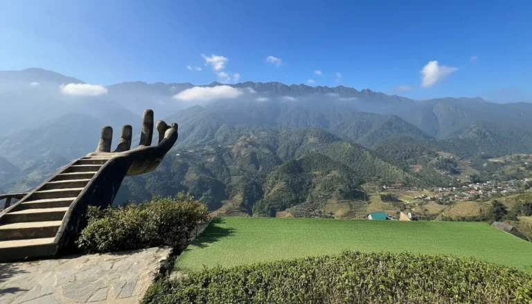 Moana Sapa Check-in: Iconic Photo Spots, Infinity Views & Cafe
