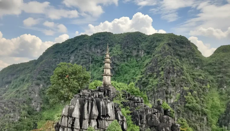 Mua Cave Viewpoint: Panoramic Tam Coc Views from Dragon Mountain, Ninh Binh