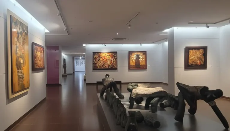 Da Nang Fine Arts Museum: Central Vietnam Modern Art, Folk Culture & Exhibits