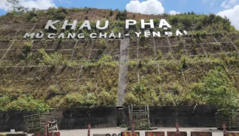 Khau Pha Pass: Vietnam's Great Mountain Pass for Paragliding & Terraced Views