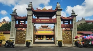 Vietnamese National Buddhist Temple HCMC: Stunning Pagoda & 13-Story Stupa