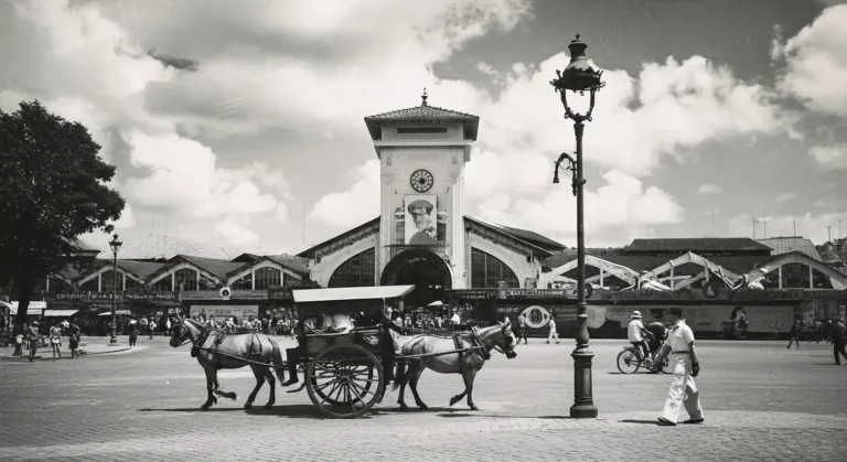 Ben Thanh Market HCMC: Historic Landmark, Souvenirs & Street Food