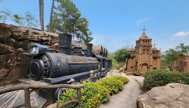 Dalat Clay Sculpture Tunnel: History & Infinity Lake Views