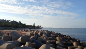 Ong Dia Rock Beach: Mui Ne’s Iconic Rock Formations & Sunrise Spot