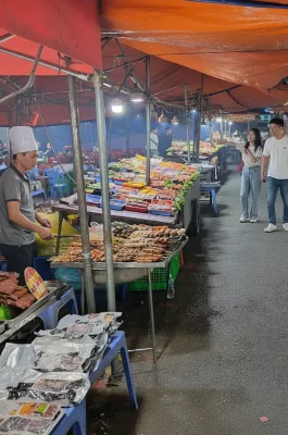 Sapa Night Market: Highland Street Food & Ethnic Souvenirs