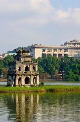 Hoan Kiem Lake Hanoi: Legend, Turtle Tower, & Weekend Walking Street