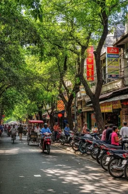 Hanoi Old Quarter: 36 Streets History, Street Food & Nightlife Guide