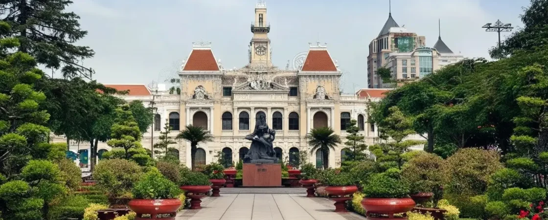 People's Committee Building HCMC: French Colonial Architecture & Photo Spot