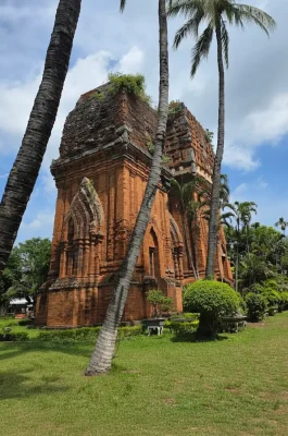 Quy Nhon Twin Towers: Ancient Champa Kingdom Cham Architecture