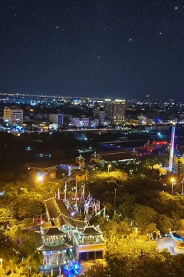 Da Nang Downtown: Dragon Bridge, Han River Nightlife & Central Attractions