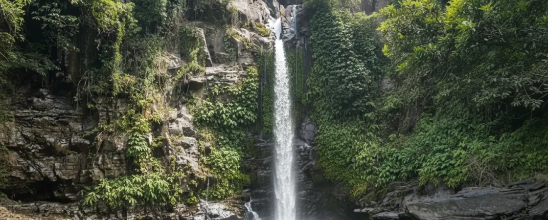 Gieng Troi Da Nang: Heaven's Well Trekking, Waterfall & Wild Swimming