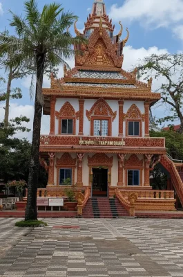 Chen Kieu Pagoda Soc Trang: Unique Khmer Temple with Porcelain Mosaics