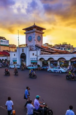 Ben Thanh Market HCMC: Historic Landmark, Souvenirs & Street Food