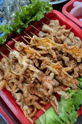 Sapa Night Market: Highland Street Food & Ethnic Souvenirs