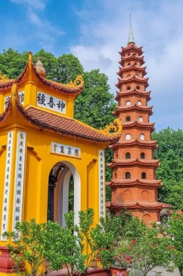 Tran Quoc Pagoda Hanoi: Oldest Temple on West Lake & Stupa