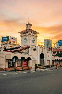 Ben Thanh Market HCMC: Historic Landmark, Souvenirs & Street Food