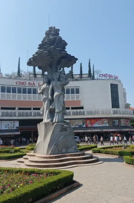 Da Lat Night Market: Best Street Food, Souvenirs & Nightlife Hotspot