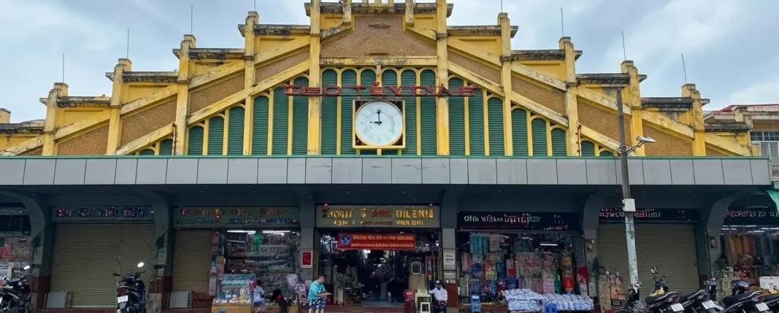 Tan Dinh Market HCMC: Authentic Local Shopping & Fabric Hub
