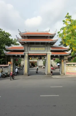 Vinh Nghiem Temple HCMC: Iconic Pagoda with Tallest Stone Stupa