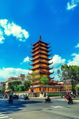 Vietnamese National Buddhist Temple HCMC: Stunning Pagoda & 13-Story Stupa