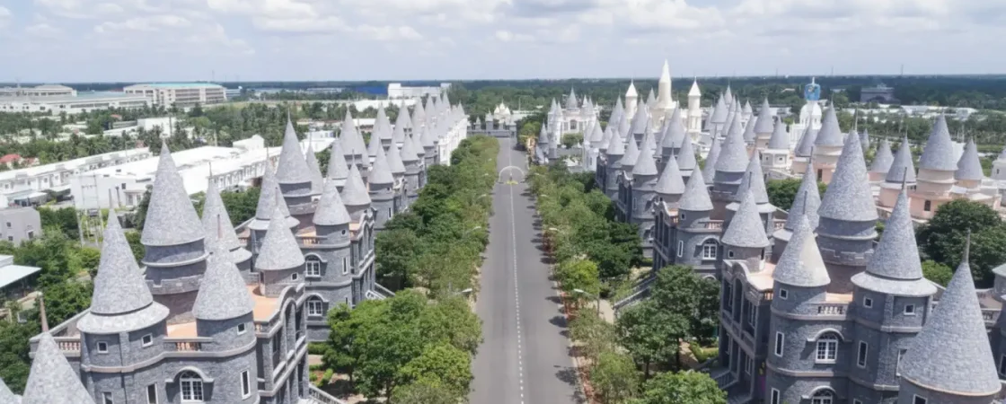 Ti & Ni Amusement Park: European Architecture & Thrilling Rides in Hau Giang