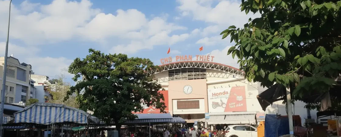 Phan Thiet Central Market: Local Seafood, Fish Sauce & Street Food Hub