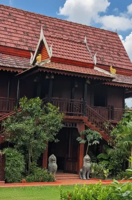 Chen Kieu Pagoda Soc Trang: Unique Khmer Temple with Porcelain Mosaics