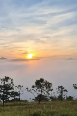 Thien Phuc Duc Hill Dalat: Premier Spot for Sunrise, Clouds & Camping