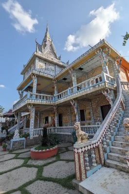 Chen Kieu Pagoda Soc Trang: Unique Khmer Temple with Porcelain Mosaics