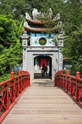 Ngoc Son Temple Hanoi: Hoan Kiem Lake's Iconic Red Bridge & Shrine