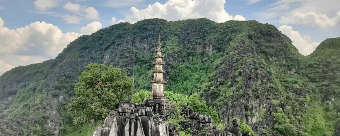 Mua Cave Viewpoint: Panoramic Tam Coc Views from Dragon Mountain, Ninh Binh