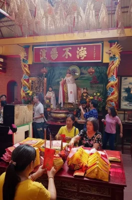 Chua Quan Am (On Lang): Historic Fujian Temple in HCMC Chinatown
