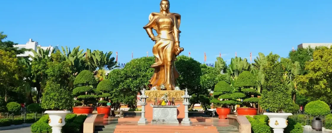 The Statue of General Le Chan: Hai Phong City Founder & Cultural Hero