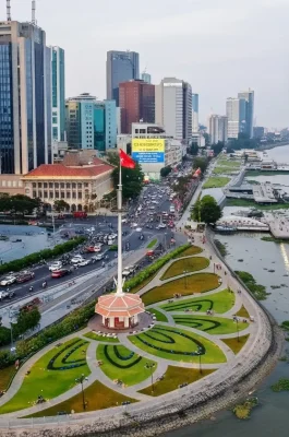 Bach Dang Wharf HCMC: Riverside Park & Saigon River Cruise Hub