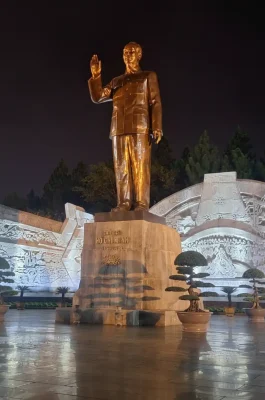 Dai Doan Ket Square Pleiku: Ho Chi Minh Statue & Central Highlands Gong Culture