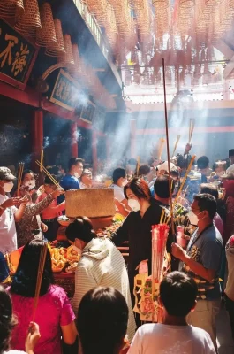 Chua Quan Am (On Lang): Historic Fujian Temple in HCMC Chinatown