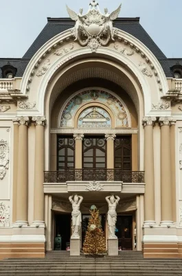 Saigon Opera House HCMC: French Colonial Architecture & À Ố Show