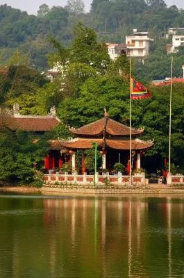 Hoan Kiem Lake Hanoi: Legend, Turtle Tower, & Weekend Walking Street