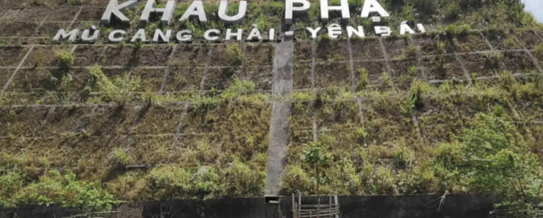 Khau Pha Pass: Vietnam's Great Mountain Pass for Paragliding & Terraced Views