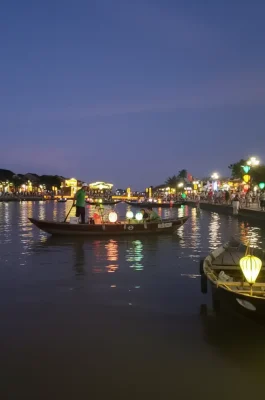 Hoi An Night Market: Magical Lanterns, Street Food & Souvenirs