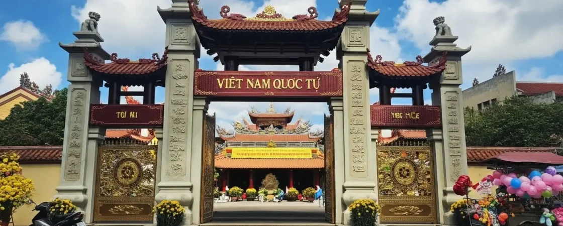 Vietnamese National Buddhist Temple HCMC: Stunning Pagoda & 13-Story Stupa
