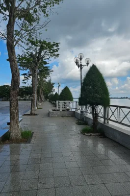Song Hau Park Can Tho: Hau River Promenade, Night Market & Leisure