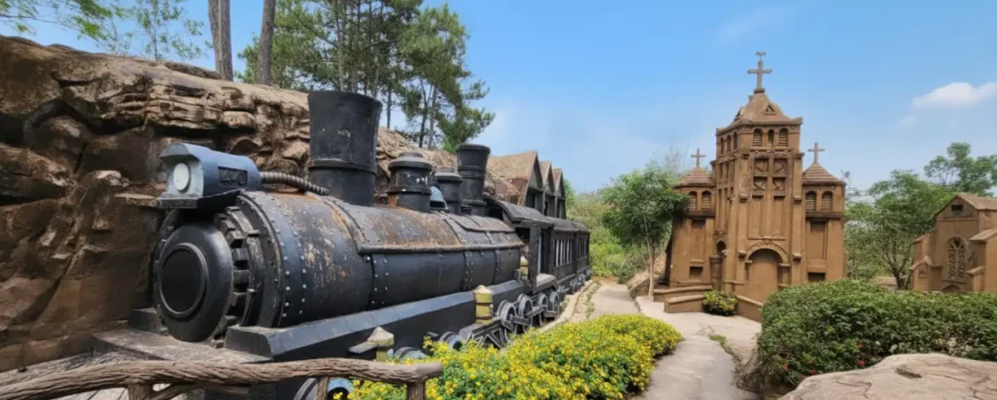 Dalat Clay Sculpture Tunnel: History & Infinity Lake Views