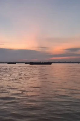 Song Hau Park Can Tho: Hau River Promenade, Night Market & Leisure