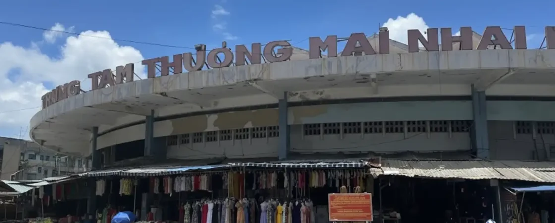 Dam Market Nha Trang: Central Lotus Architecture & Seafood Shopping Hub