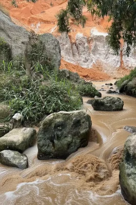 Mui Ne Fairy Stream: Canyon Walk Through Red Sand & Clay Formations