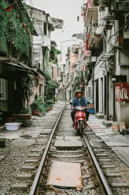 Hanoi Old Quarter: 36 Streets History, Street Food & Nightlife Guide